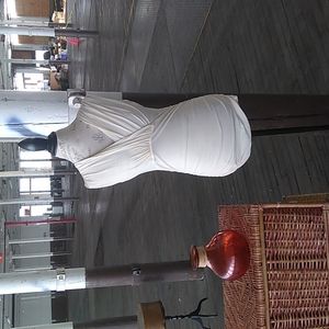 NWT Patty Boutik cream sleeveless blouse with Ruched sides (size medium)
